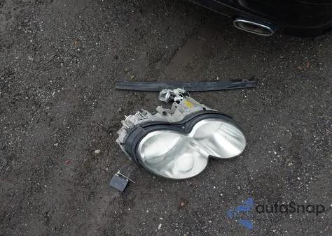 2003 Mercedes-Benz Sl 500 z USA, uszkodzony, nr VIN WDBSK75F33F060962